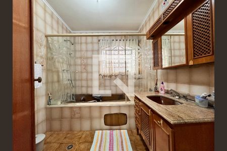 Casa à venda com 377m², 3 quartos e sem vagaBanheiro da Suíte 1