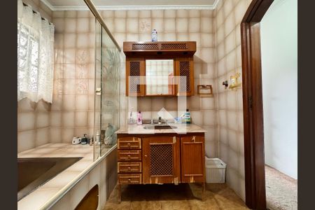 Casa à venda com 377m², 3 quartos e sem vagaBanheiro da suíte 1