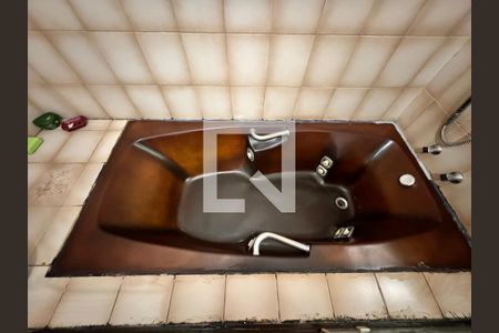 Casa à venda com 377m², 3 quartos e sem vagaBanheiro da suíte 2