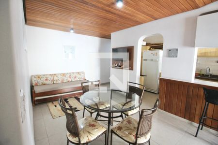 Sala de apartamento para alugar com 1 quarto, 63m² em Morro do Maluf, Guarujá