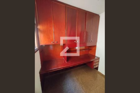 Casa à venda com 214m², 3 quartos e 2 vagasEscritório