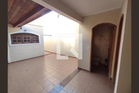 Casa à venda com 214m², 3 quartos e 2 vagasQuintal