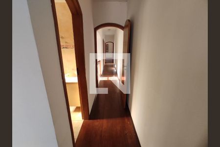 Casa à venda com 214m², 3 quartos e 2 vagasCorredor segunda andar