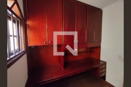 Casa à venda com 214m², 3 quartos e 2 vagasEscritório