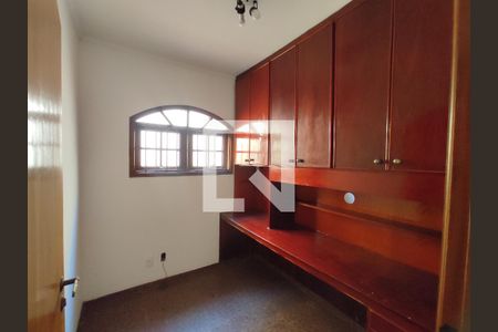 Casa à venda com 214m², 3 quartos e 2 vagasEscritório