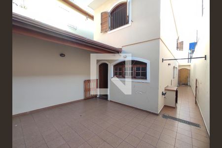 Casa à venda com 214m², 3 quartos e 2 vagasQuintal fundos