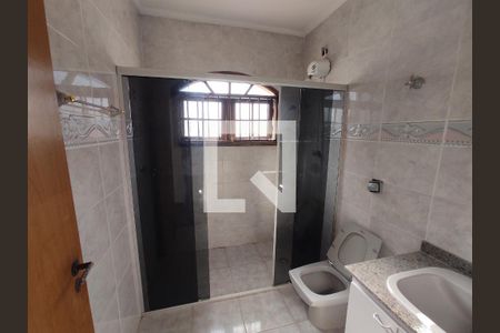 Casa à venda com 214m², 3 quartos e 2 vagasBanheiro