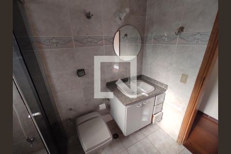 Casa à venda com 214m², 3 quartos e 2 vagasBanheiro