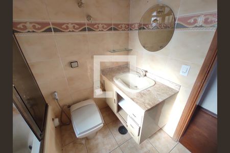 Casa à venda com 214m², 3 quartos e 2 vagasSuíte