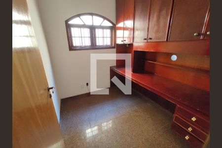Casa à venda com 214m², 3 quartos e 2 vagasEscritório