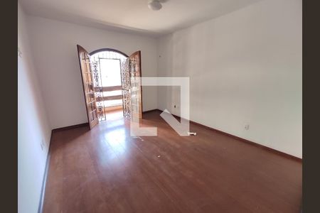 Casa à venda com 214m², 3 quartos e 2 vagasSuíte