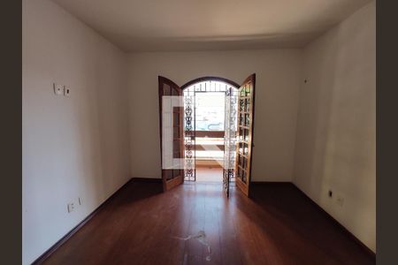 Casa à venda com 214m², 3 quartos e 2 vagasSuíte
