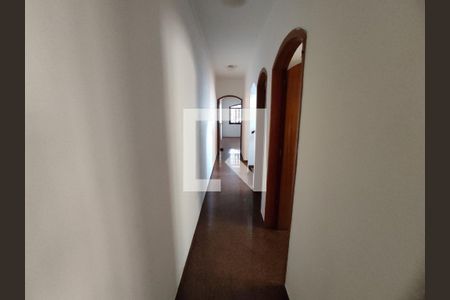 Casa à venda com 214m², 3 quartos e 2 vagasCorredor