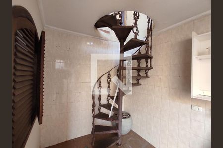 Casa à venda com 214m², 3 quartos e 2 vagasEscada para churrasqueira