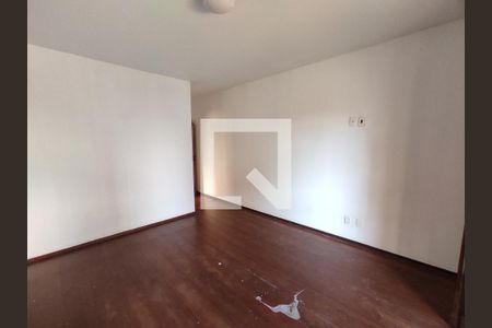 Casa à venda com 214m², 3 quartos e 2 vagasSuíte