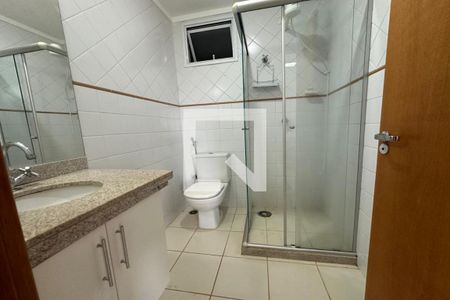 Banheiro de kitnet/studio para alugar com 1 quarto, 40m² em Vila Amelia, Ribeirão Preto