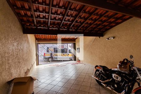 Casa à venda com 250m², 3 quartos e 4 vagas Casa à venda com 250m², 3 quartos e 4 vagasGaragem