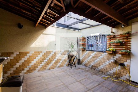 Casa à venda com 250m², 3 quartos e 4 vagas Casa à venda com 250m², 3 quartos e 4 vagasQuintal