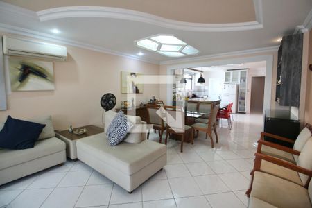 Sala de apartamento para alugar com 3 quartos, 145m² em Pitangueiras, Guarujá