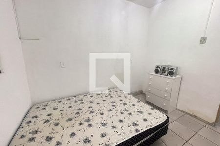 Quarto de casa para alugar com 1 quarto, 40m² em Jardim Primavera, Duque de Caxias