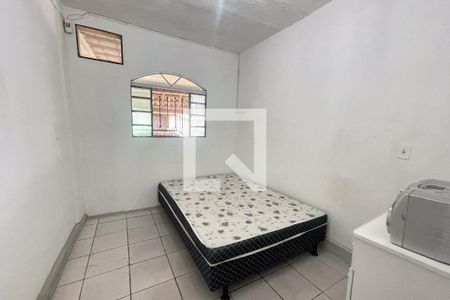 Quarto de casa para alugar com 1 quarto, 40m² em Jardim Primavera, Duque de Caxias