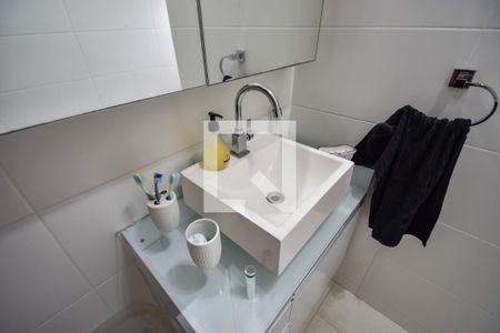 Casa à venda com 360m², 4 quartos e 4 vagas Casa à venda com 360m², 4 quartos e 4 vagasBanheiro Social 1