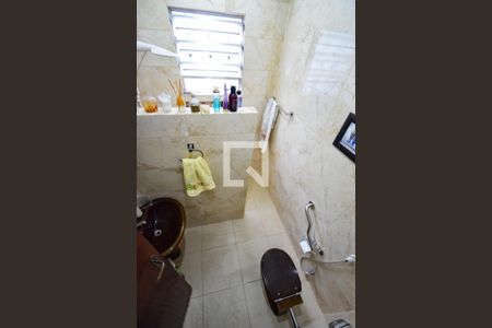 Casa à venda com 360m², 4 quartos e 4 vagas Casa à venda com 360m², 4 quartos e 4 vagasBanheiro Social 2