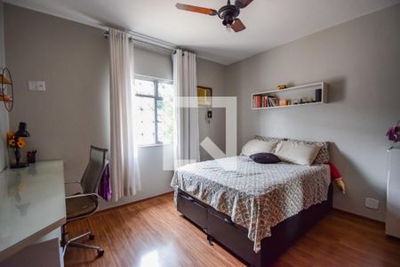 Casa à venda com 360m², 4 quartos e 4 vagas Casa à venda com 360m², 4 quartos e 4 vagasQuarto 2
