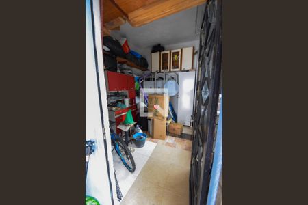 Casa à venda com 360m², 4 quartos e 4 vagas Casa à venda com 360m², 4 quartos e 4 vagasDepósito (Fundos)