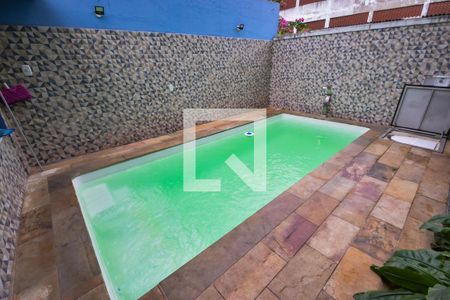 Casa à venda com 360m², 4 quartos e 4 vagas Casa à venda com 360m², 4 quartos e 4 vagasPiscina