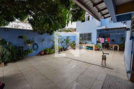 Casa à venda com 360m², 4 quartos e 4 vagas Casa à venda com 360m², 4 quartos e 4 vagasQuintal