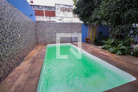 Casa à venda com 360m², 4 quartos e 4 vagas Casa à venda com 360m², 4 quartos e 4 vagasPiscina