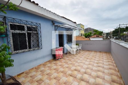 Casa à venda com 360m², 4 quartos e 4 vagas Casa à venda com 360m², 4 quartos e 4 vagasVaranda (Segundo Andar)