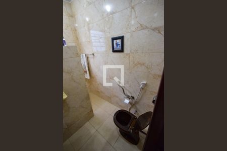 Casa à venda com 360m², 4 quartos e 4 vagas Casa à venda com 360m², 4 quartos e 4 vagasBanheiro Social 2