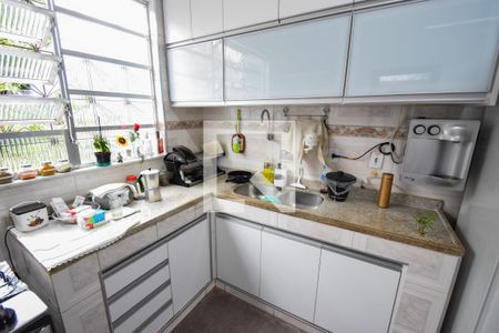 Casa à venda com 360m², 4 quartos e 4 vagas Casa à venda com 360m², 4 quartos e 4 vagasCozinha - Torneira
