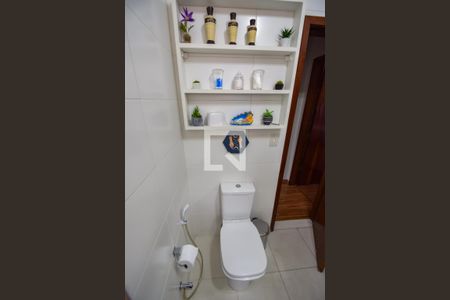 Casa à venda com 360m², 4 quartos e 4 vagas Casa à venda com 360m², 4 quartos e 4 vagasBanheiro Social 1