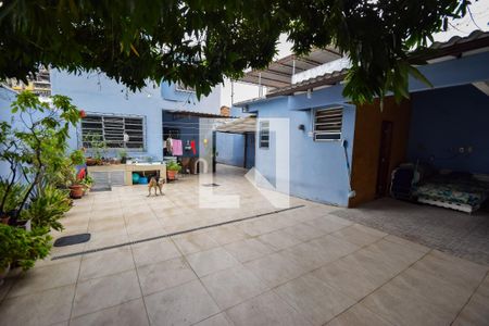 Casa à venda com 360m², 4 quartos e 4 vagas Casa à venda com 360m², 4 quartos e 4 vagasQuintal