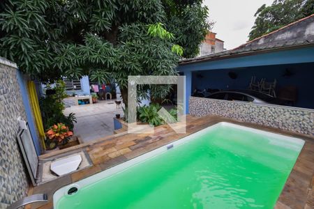 Casa à venda com 360m², 4 quartos e 4 vagas Casa à venda com 360m², 4 quartos e 4 vagasPiscina