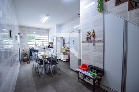 Casa à venda com 360m², 4 quartos e 4 vagas Casa à venda com 360m², 4 quartos e 4 vagasCozinha