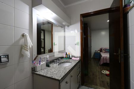 Casa à venda com 452m², 4 quartos e 12 vagasBanheiro da Suíte 2