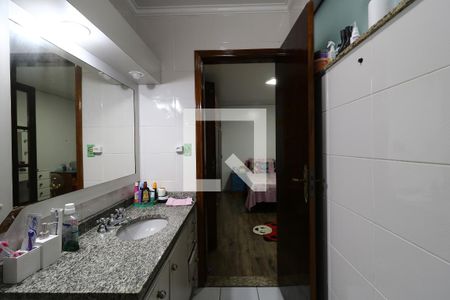 Casa à venda com 452m², 4 quartos e 12 vagasBanheiro da Suíte 2