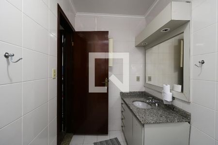 Casa à venda com 452m², 4 quartos e 12 vagasBanheiro da Suíte 1