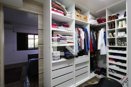 Casa à venda com 452m², 4 quartos e 12 vagasCloset da Suíte 4