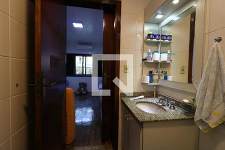 Casa à venda com 452m², 4 quartos e 12 vagasBanheiro da Suíte 3