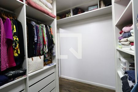 Casa à venda com 452m², 4 quartos e 12 vagasCloset da Suíte 4