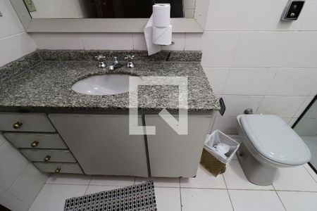 Casa à venda com 452m², 4 quartos e 12 vagasBanheiro da Suíte 1