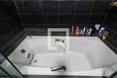 Casa à venda com 452m², 4 quartos e 12 vagasBanheiro da Suíte 4