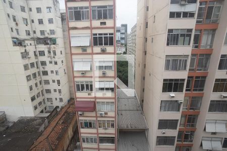 Quarto  vista da janela de apartamento para alugar com 1 quarto, 30m² em Centro, Rio de Janeiro