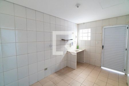 Cozinha de casa para alugar com 1 quarto, 28m² em Vila Guarani (zona Sul), São Paulo