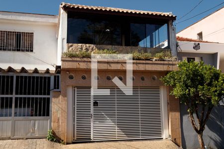 Casa para alugar com 130m², 3 quartos e 2 vagas Casa para alugar com 130m², 3 quartos e 2 vagasFachada